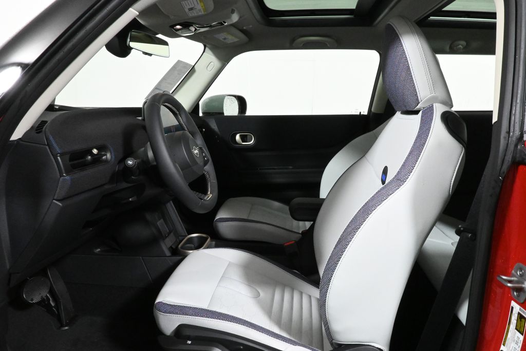 2025 Mini Cooper Hardtop 2 Door Signature photo 3