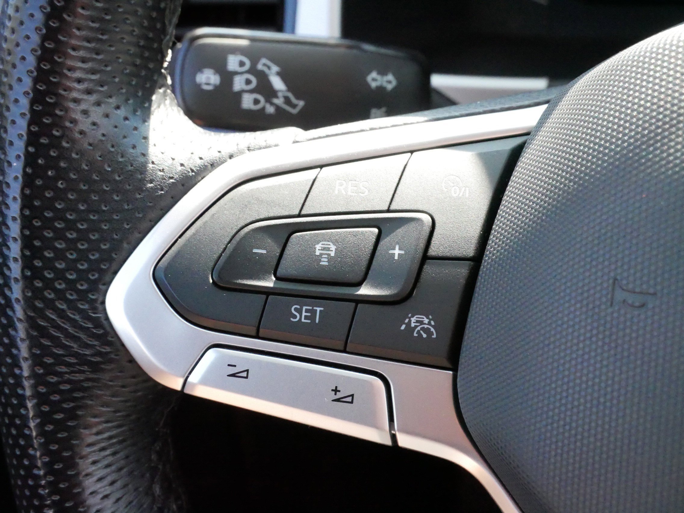 2021 Volkswagen Atlas V6 SEL Premium R-Line photo 25