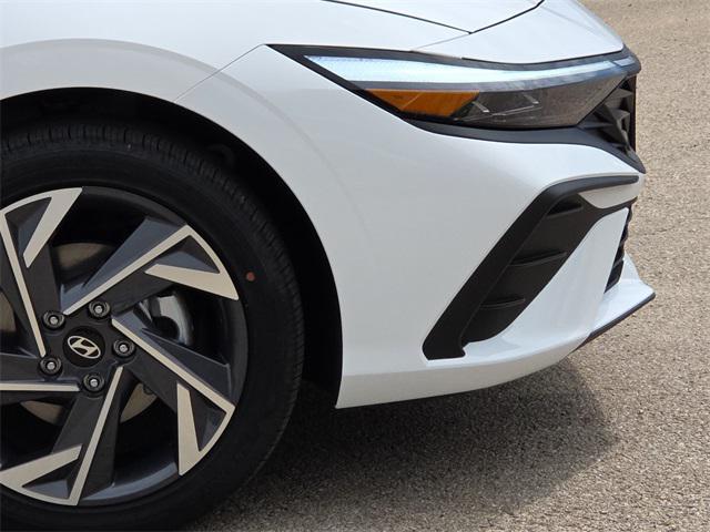 2025 Hyundai Elantra Hybrid SEL Sport photo 3