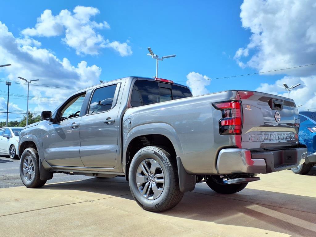 2025 Nissan Frontier SV Crew Cab photo 5