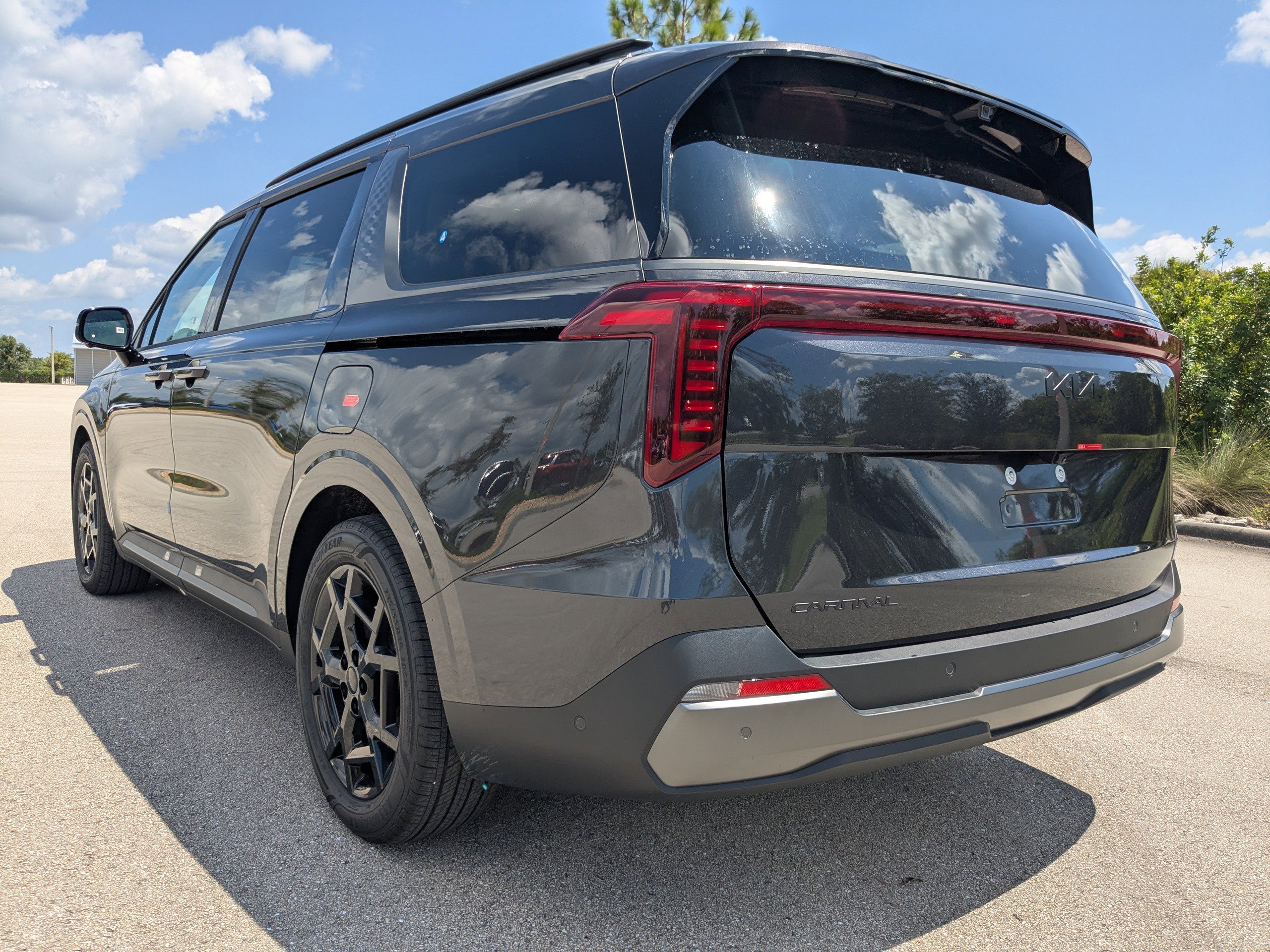 2026 Kia Carnival SX Prestige photo 4