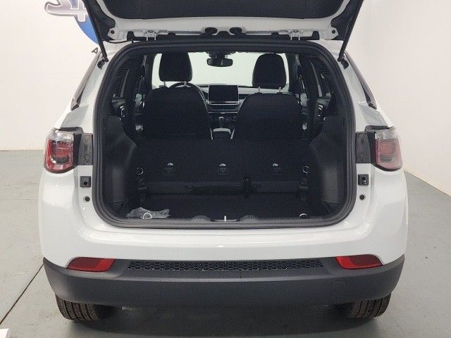 2025 Jeep Compass Latitude photo 4