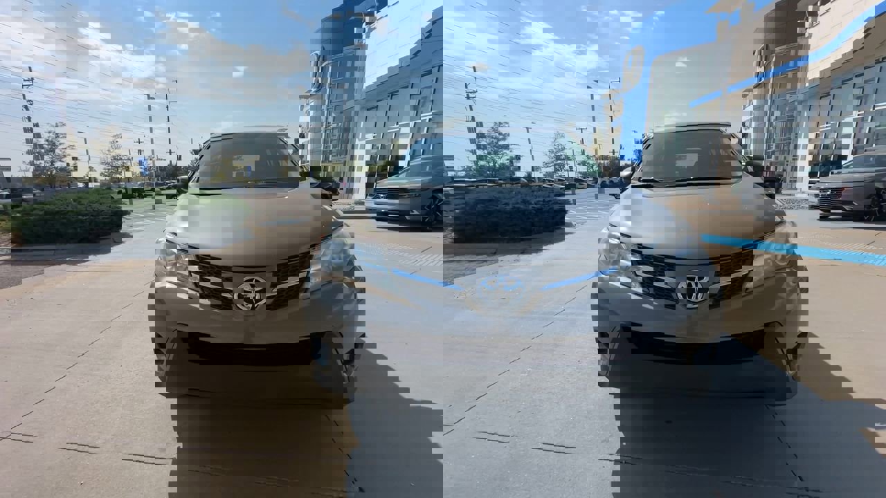 2015 Toyota RAV4 LE photo 3