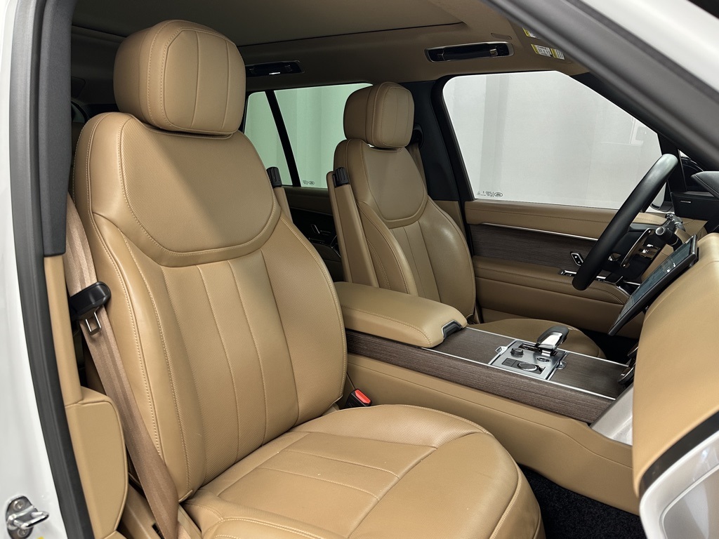 2023 Land Rover Range Rover SE photo 17