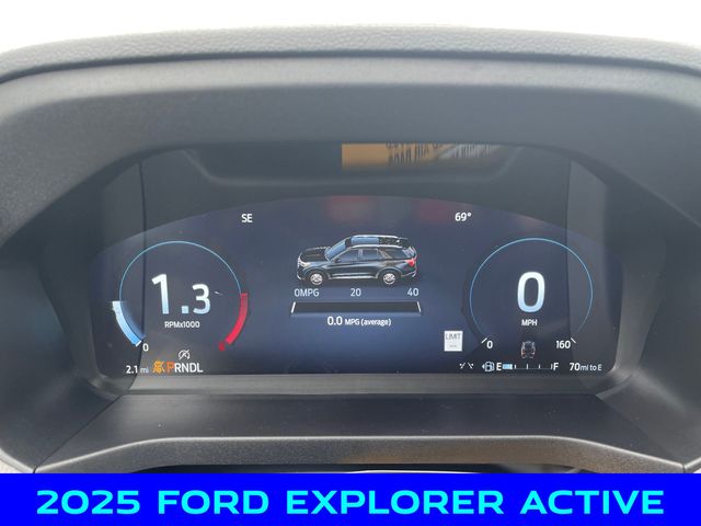2025 Ford Explorer photo 2