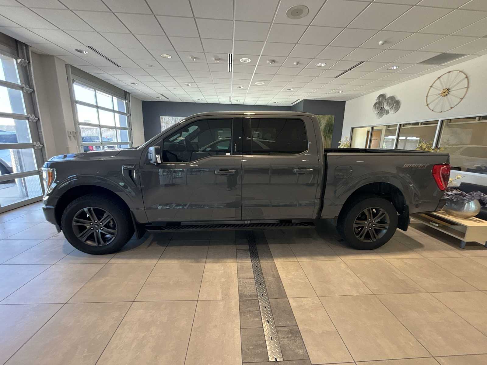 2021 Ford F-150 XLT photo 6