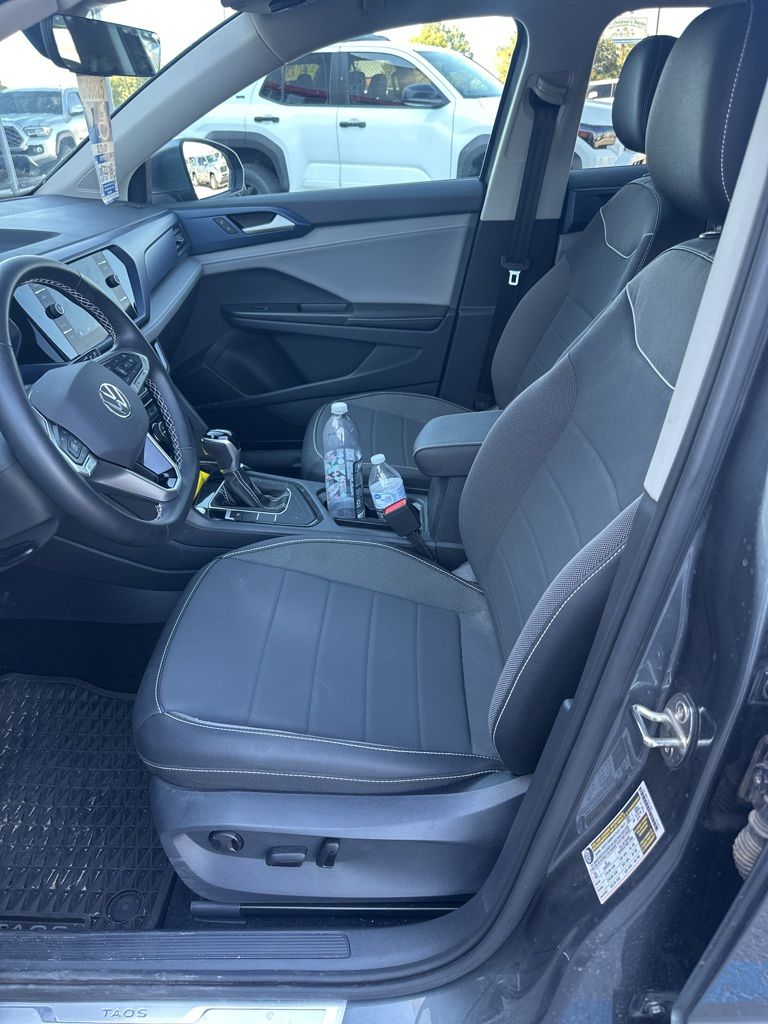 2024 Volkswagen Taos SE photo 10