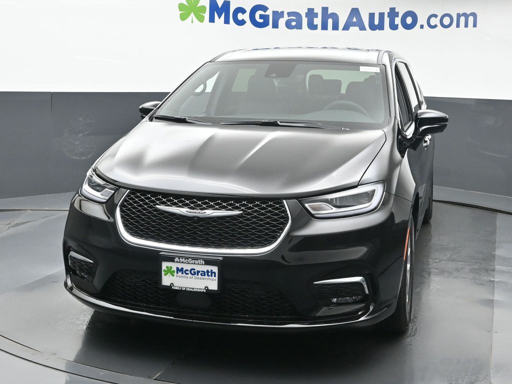 2026 Chrysler Pacifica photo 2
