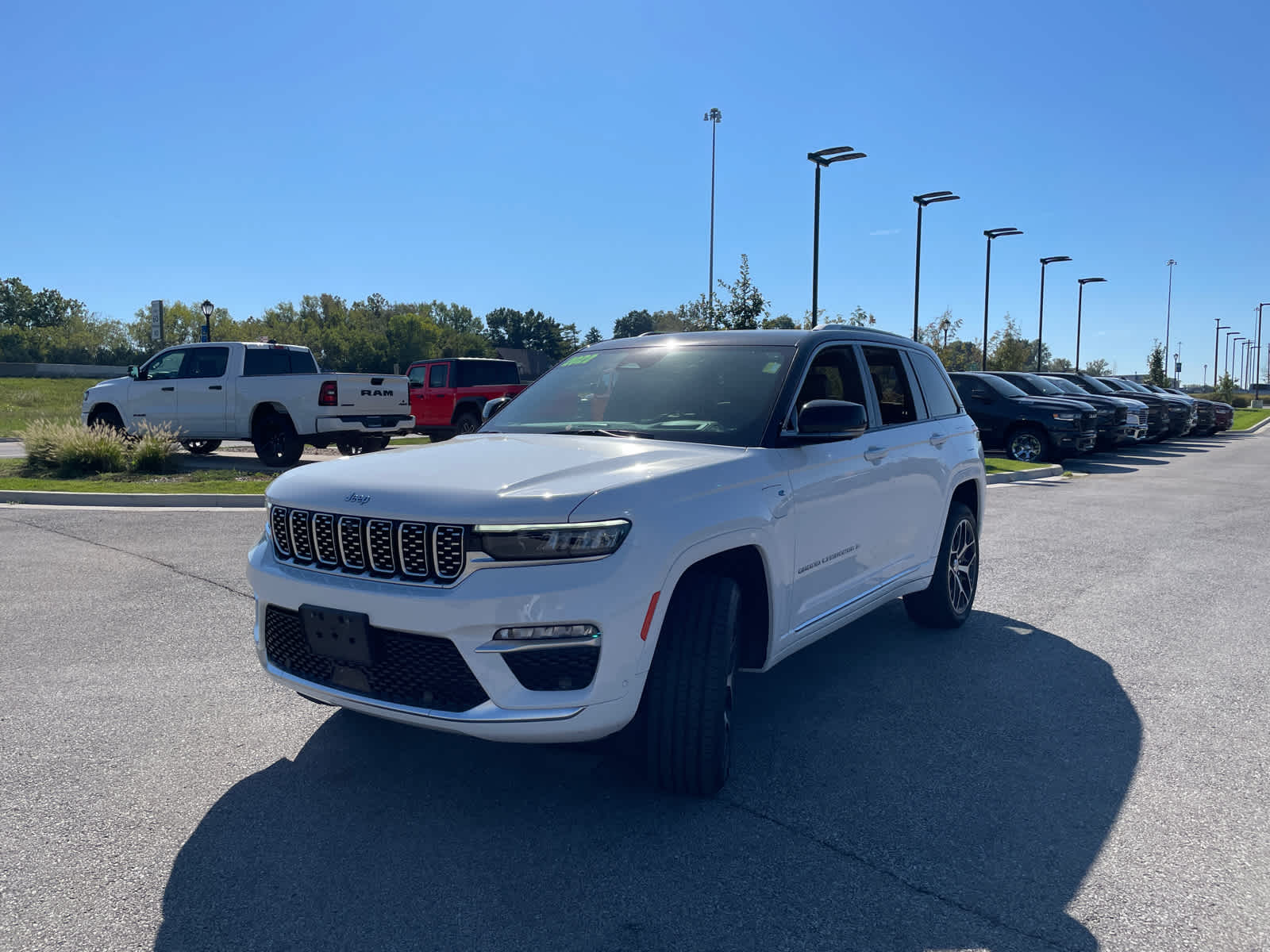 2022 Jeep Cherokee Summit 4xe photo 4