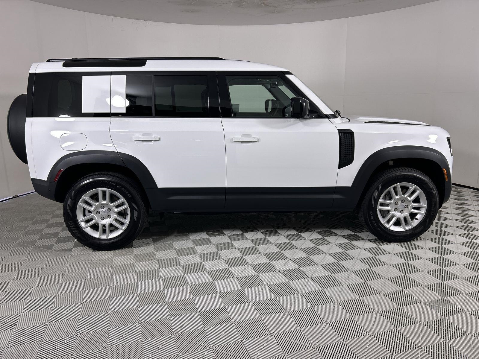2025 Land Rover Defender 110 S photo 6