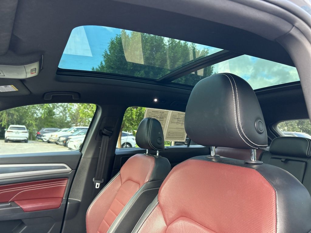 2022 Volkswagen Atlas Cross Sport V6 SEL Premium R-Line photo 16