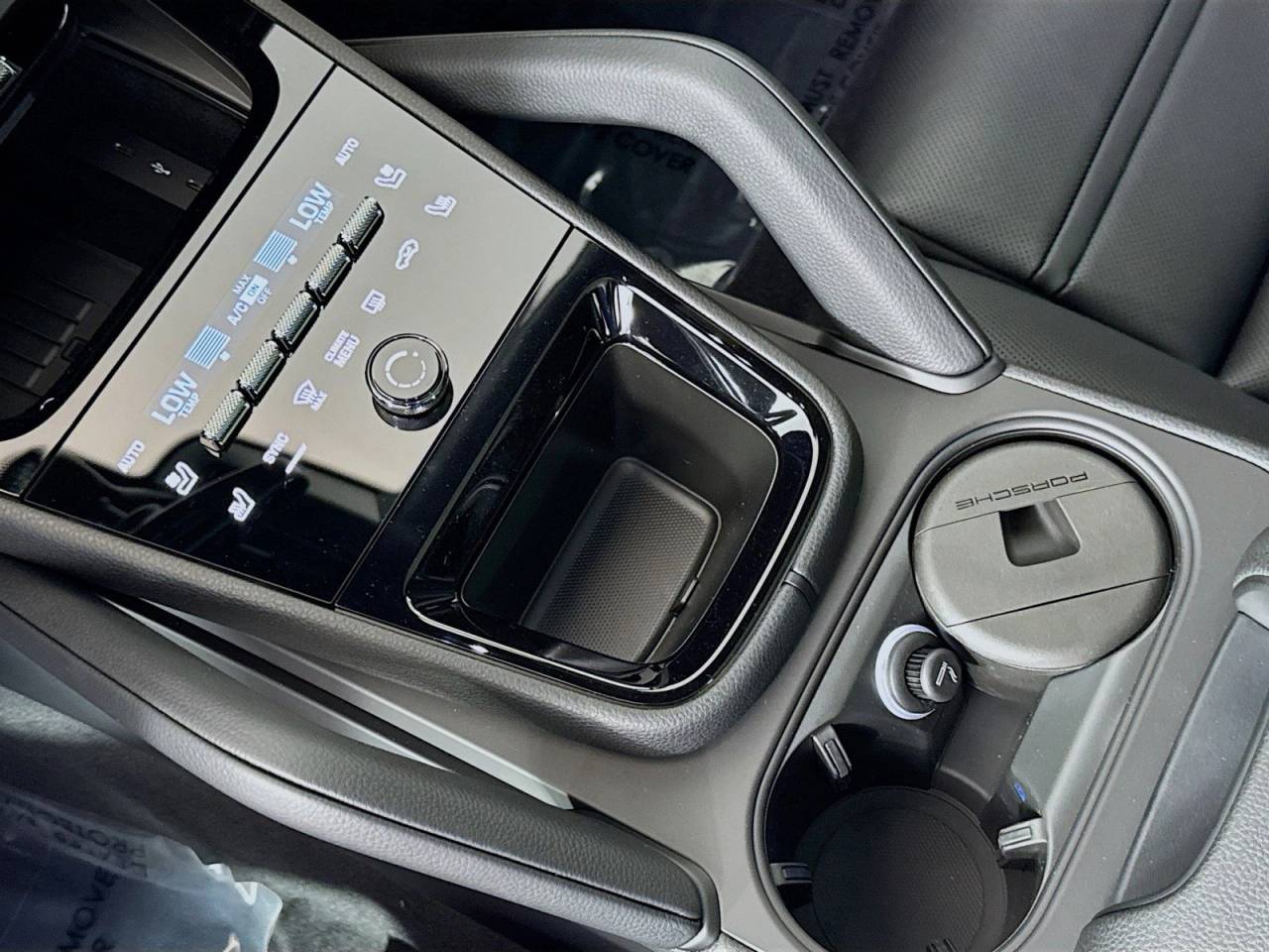 2025 Porsche Cayenne photo 19