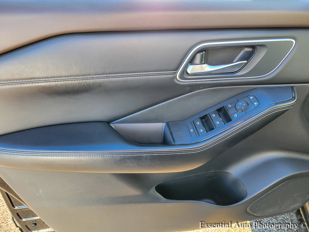 2021 NISSAN ROGUE - Image 18