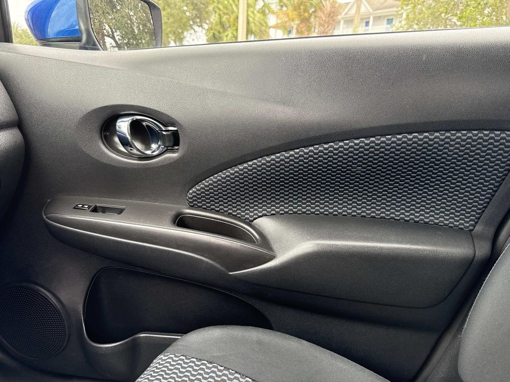 2016 Nissan Versa Note SV photo 23