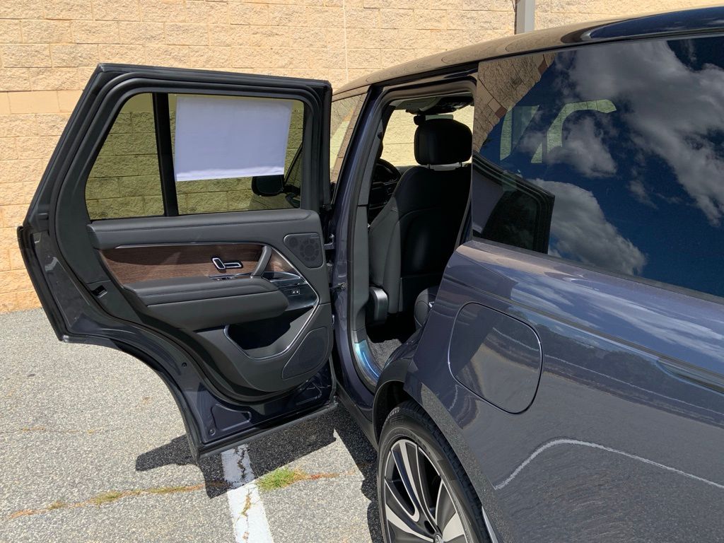 2025 Land Rover Range Rover SE photo 9
