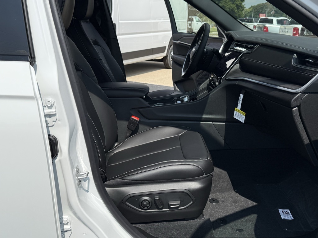 2025 Jeep Grand Cherokee Limited photo 28