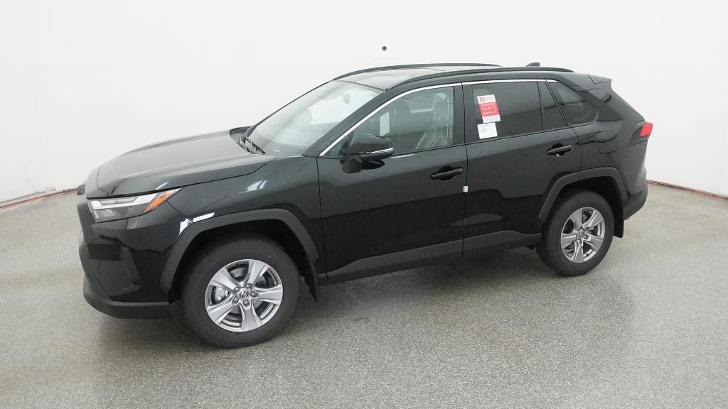 2025 Toyota RAV4 XLE photo 7