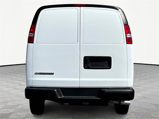 2025 Chevrolet Express Cargo 3500 photo 5
