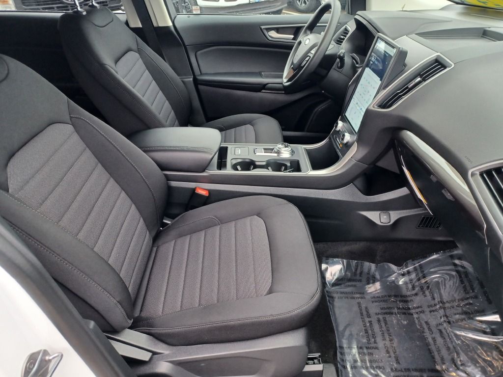 2024 Ford Edge SE photo 5