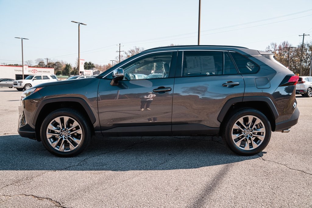 2025 Toyota RAV4 XLE Premium photo 3