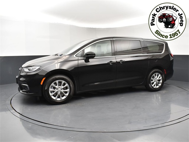2025 Chrysler Pacifica photo 3