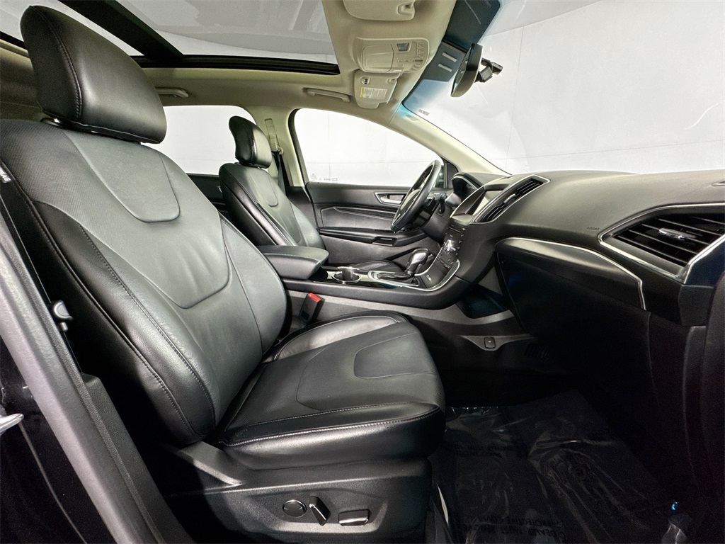 2018 Ford Edge Titanium photo 9