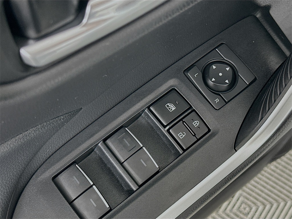 2024 Toyota RAV4 XLE photo 19