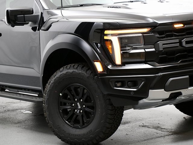 2025 Ford F-150 Raptor photo 3