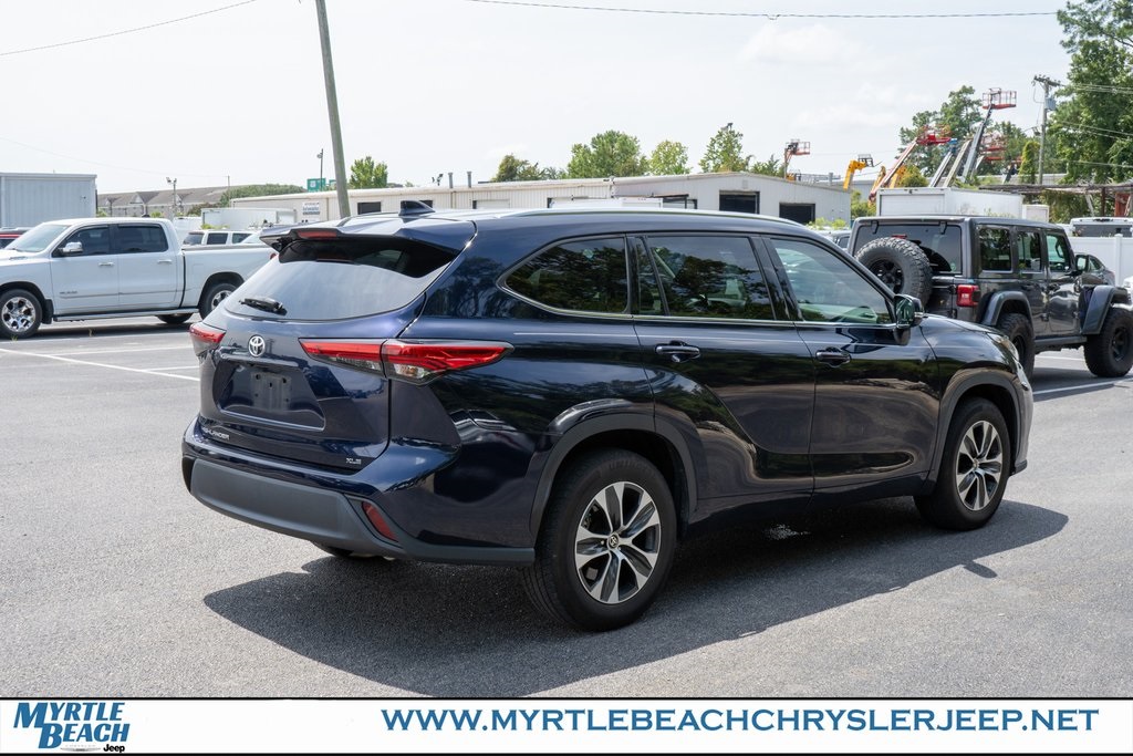 2020 Toyota Highlander XLE photo 3