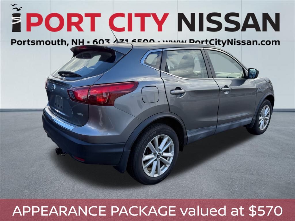 2019 Nissan Rogue Sport S photo 2