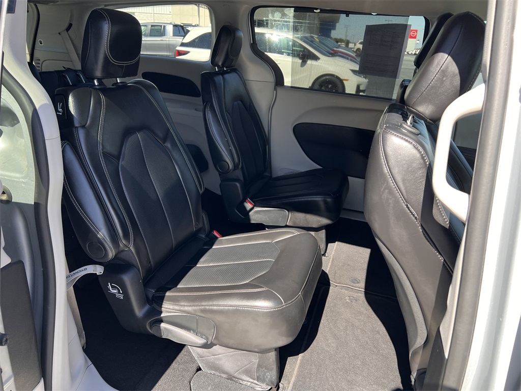 2024 Chrysler Pacifica Touring L photo 14