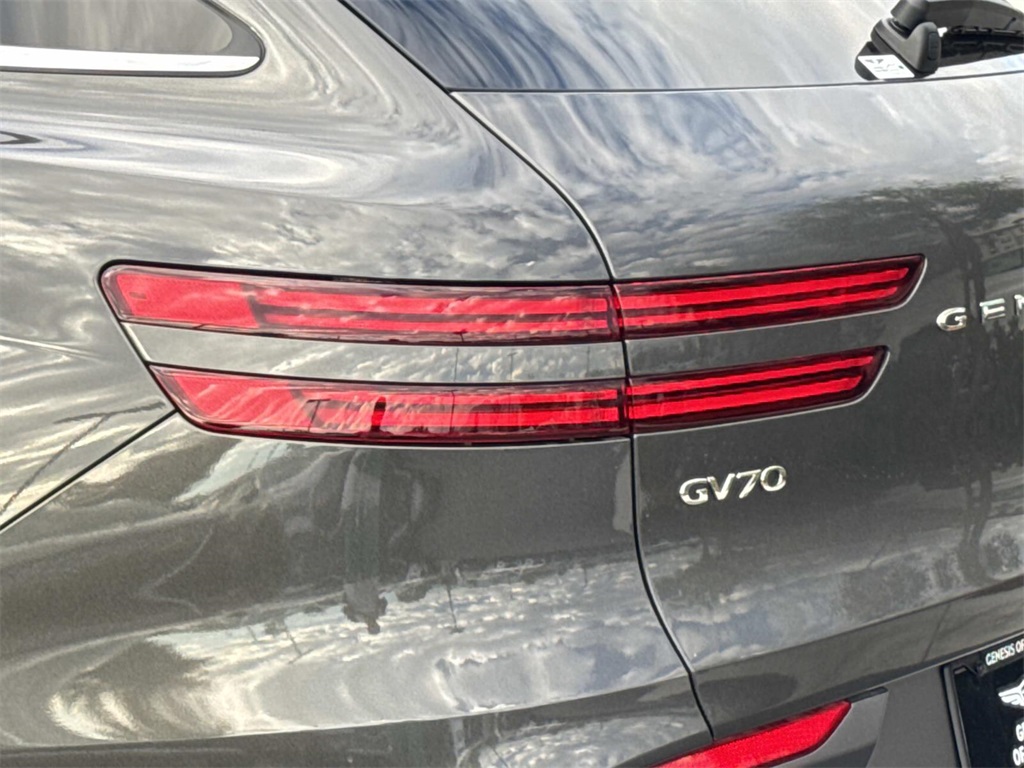 2026 Genesis GV70 2.5T Advanced photo 12