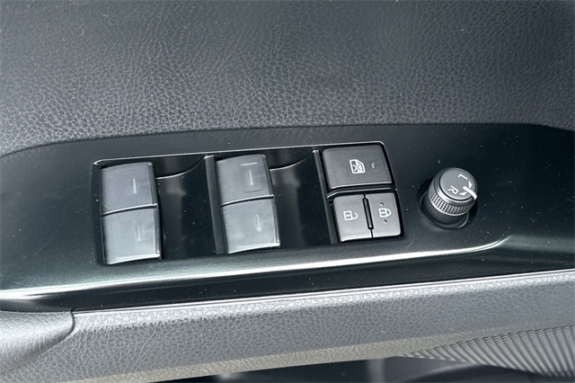 2025 Toyota Camry SE photo 12