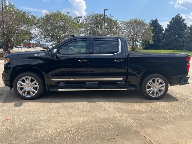 2023 Chevrolet Silverado 1500 High Country photo 3