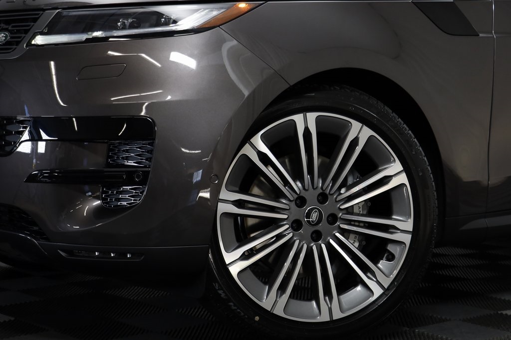 2025 Land Rover Range Rover Sport SE photo 3