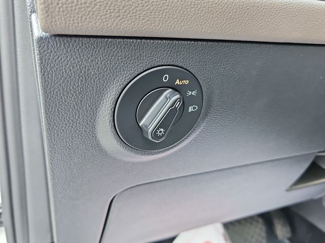 2022 Volkswagen Taos SEL photo 17