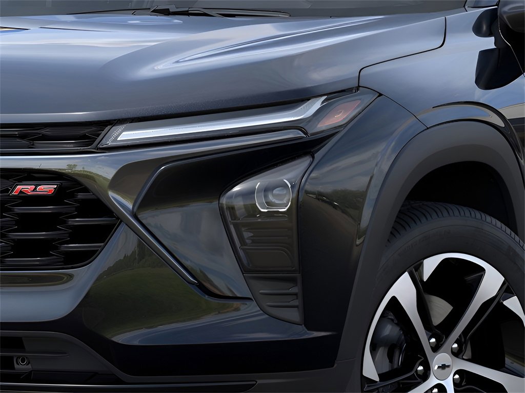 2025 Chevrolet Trax photo 2
