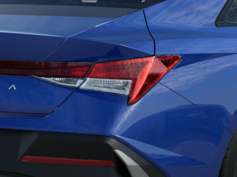 2025 Hyundai Elantra SE photo 10