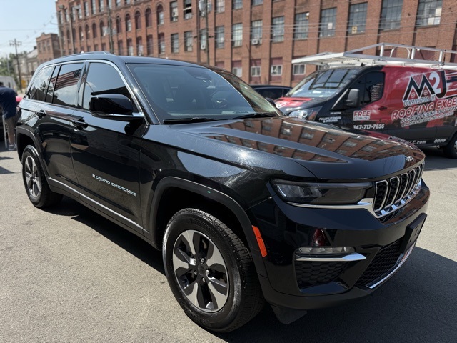 2023 Jeep Cherokee Base photo 3