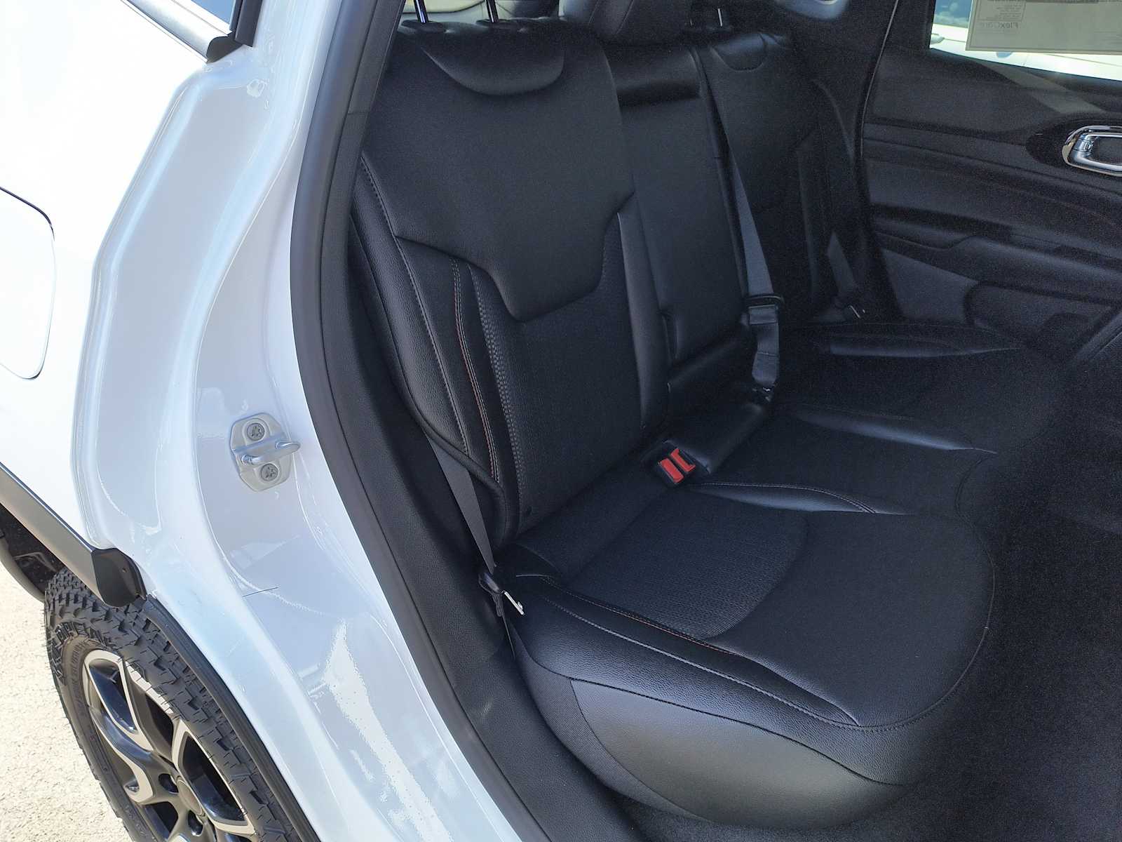 2026 Jeep Compass Trailhawk photo 9