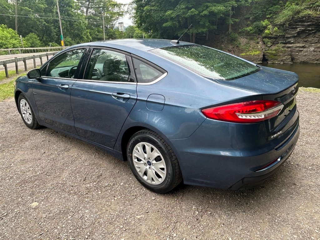 2019 Ford Fusion S photo 3