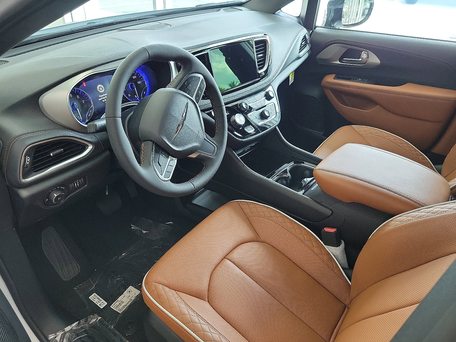2026 Chrysler Pacifica Pinnacle photo 2