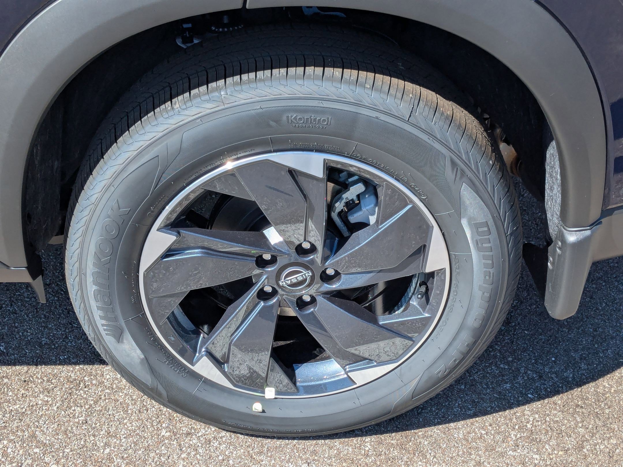 2026 Nissan Rogue SV photo 9