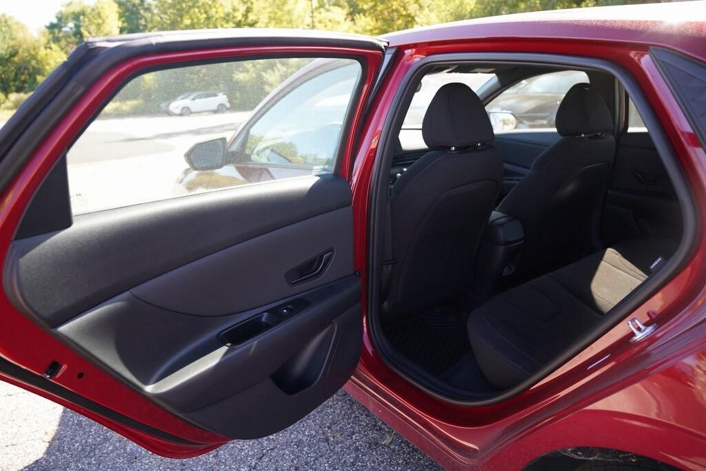 2025 Hyundai Elantra SEL Sport photo 14