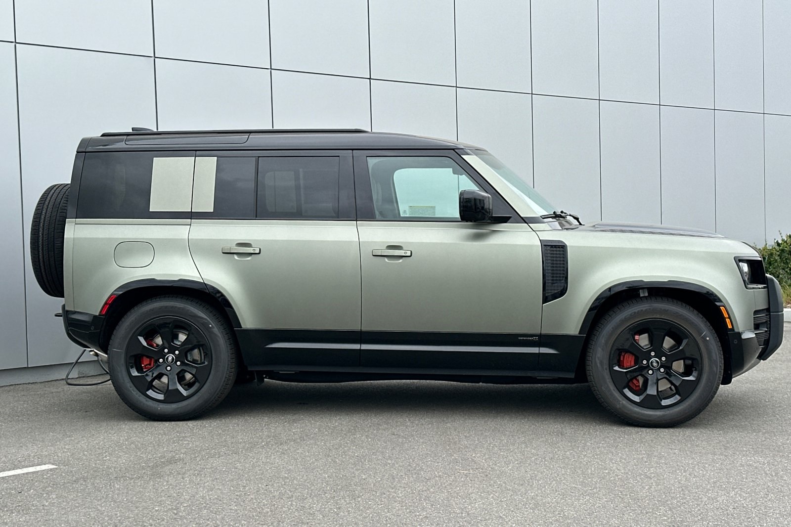 2025 Land Rover Defender 110 X photo 6