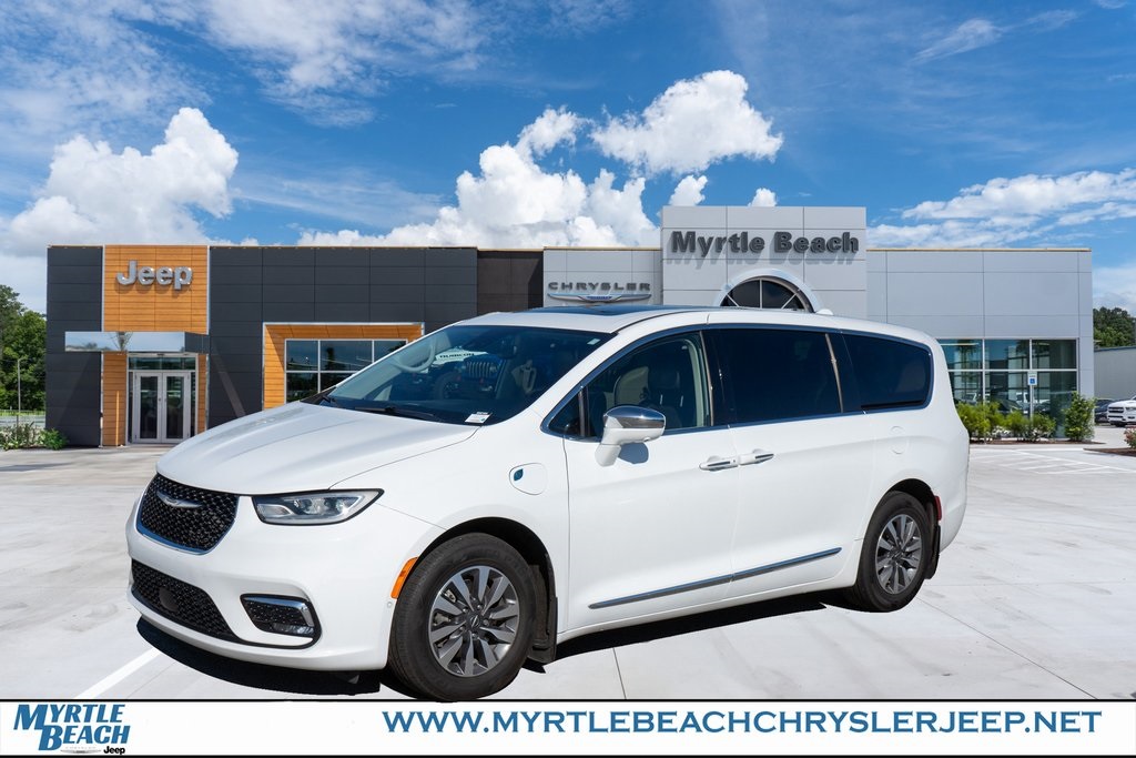 2022 Chrysler Pacifica Hybrid Limited's photo