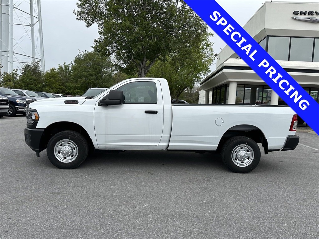 2023 Ram 2500 Tradesman photo 3