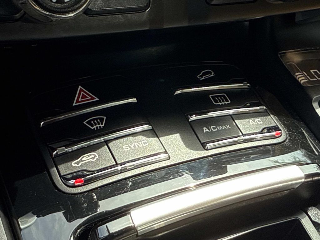 2016 Porsche Cayenne Base photo 30