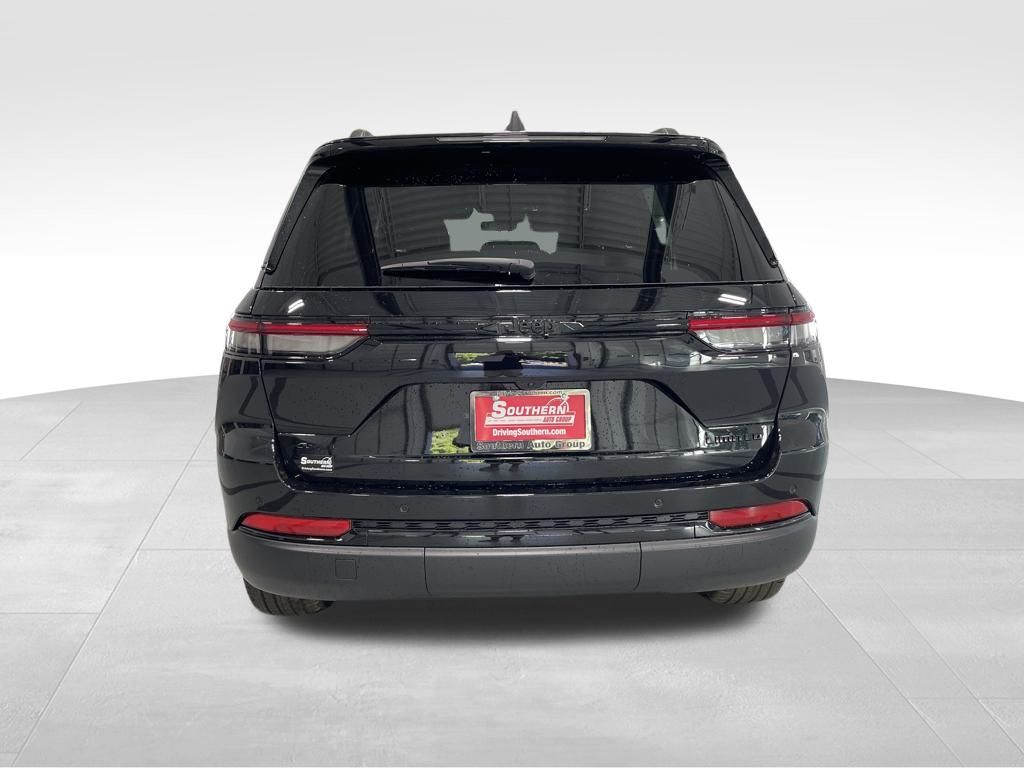 2025 Jeep Grand Cherokee Limited photo 4