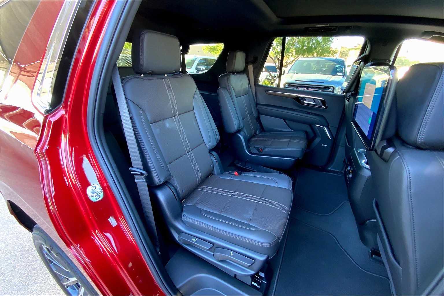 2025 Chevrolet Tahoe High Country photo 17